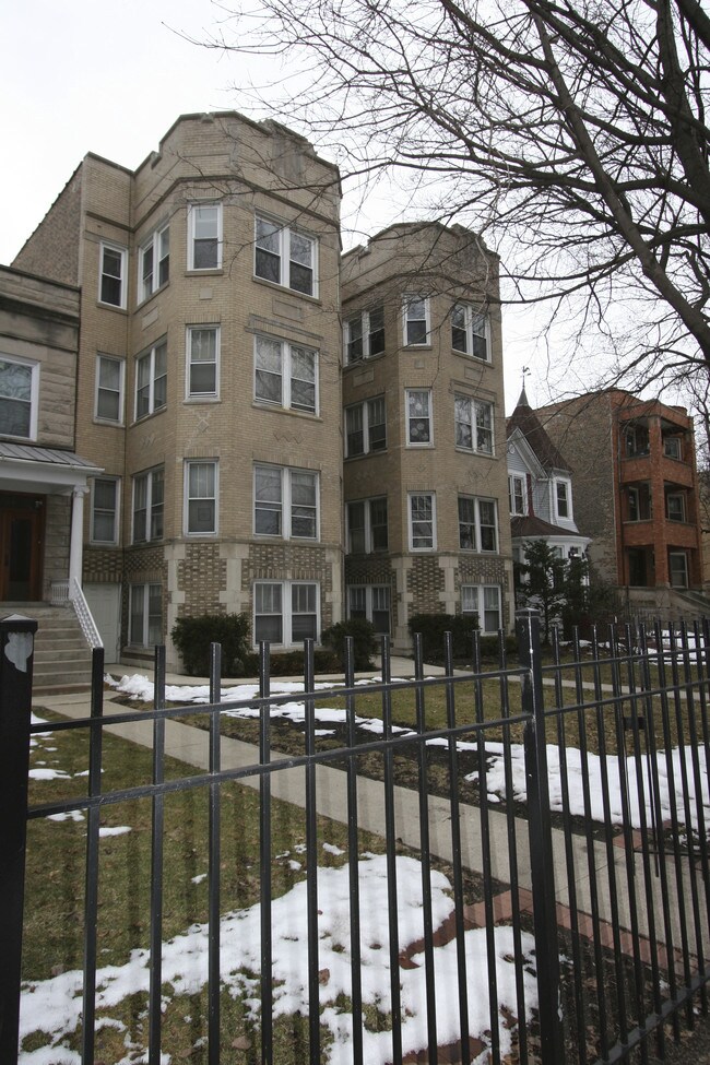 Logan Boulevard Apartments in Chicago, IL - Building Photo - Building Photo