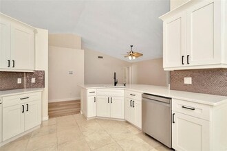 1504 Attleboro Ln in Brandon, FL - Foto de edificio - Building Photo