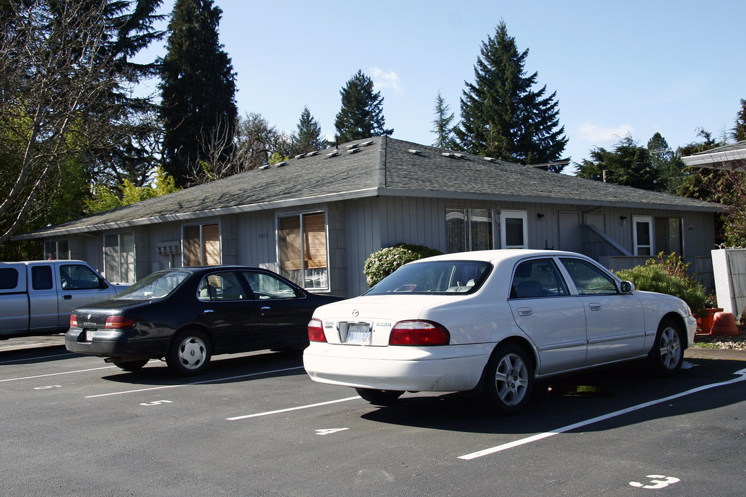 1812 18th Ave in Forest Grove, OR - Foto de edificio