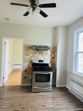 176 Shaw St, Unit 2 in Garfield, NJ - Foto de edificio - Building Photo