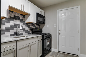 Brand-New 2 Bedroom - Newly Renovated in Richmond, VA - Building Photo - Building Photo