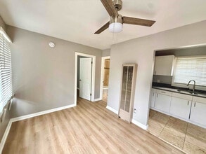 532 W 77th St in Los Angeles, CA - Building Photo - Building Photo