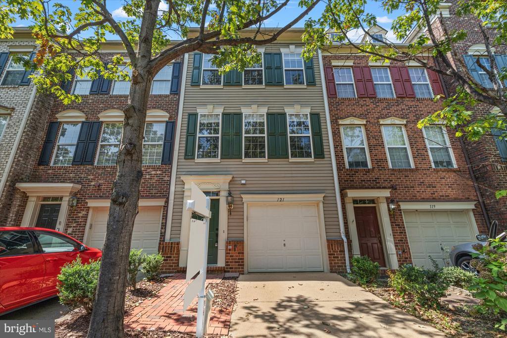 121 Martin Ln in Alexandria, VA - Foto de edificio