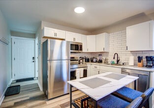 156 Rodney Ct in Madison, WI - Foto de edificio - Building Photo