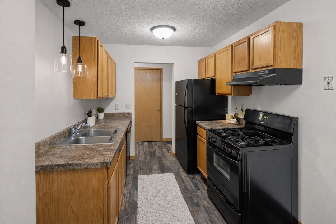 Pebble Creek North Apartments in Brooklyn Park, MN - Foto de edificio