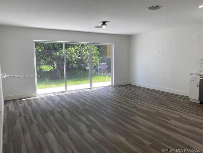 1020 NW 29th Terrace-Unit -1 in Miami, FL - Building Photo - Building Photo