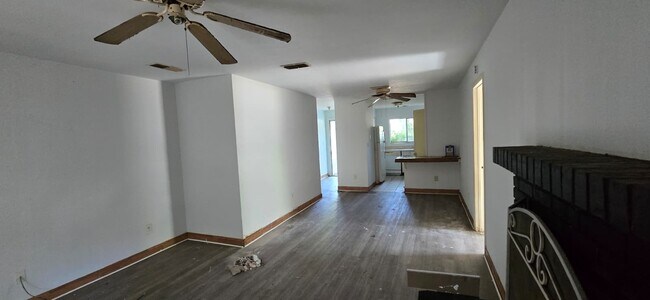 6110 SW 10th Pl in Gainesville, FL - Building Photo - Building Photo