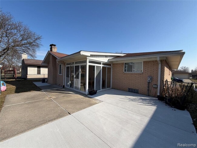 39725 Crystal Dr in Sterling Heights, MI - Building Photo - Building Photo