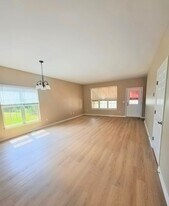 1691 Maple Rd in Williamsville, NY - Building Photo