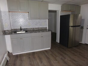 716 Lawrence St in Lowell, MA - Building Photo - Building Photo