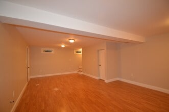 28 Noble St, Unit 1T in Newton, MA - Foto de edificio - Building Photo