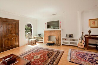 1051 S Stanley Ave in Los Angeles, CA - Building Photo - Building Photo