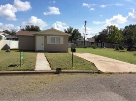 208 SE 6th in Plainview, TX - Building Photo