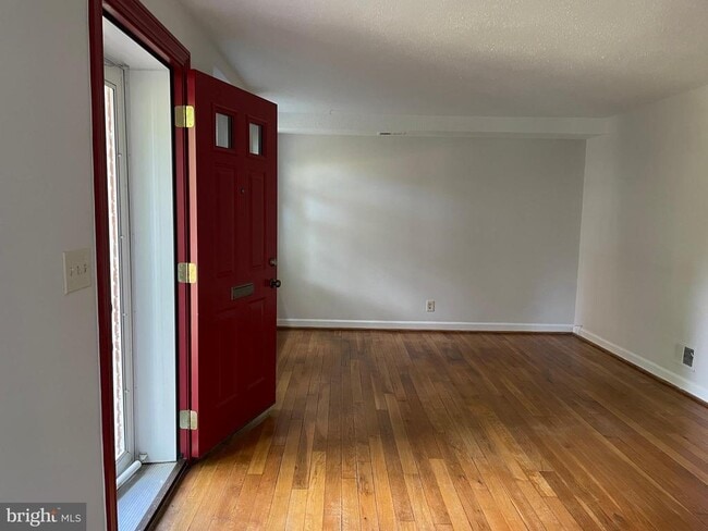 property at 2927 S Dinwiddie St