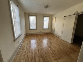 1755 N Arlington Pl, Unit 1 in Milwaukee, WI - Building Photo - Building Photo