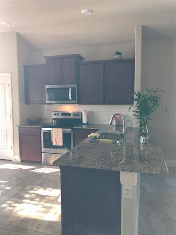 1328 Surfside Dr in Azle, TX - Foto de edificio - Building Photo