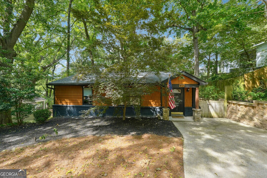 1931 Woodland Hills Ave NW in Atlanta, GA - Building Photo