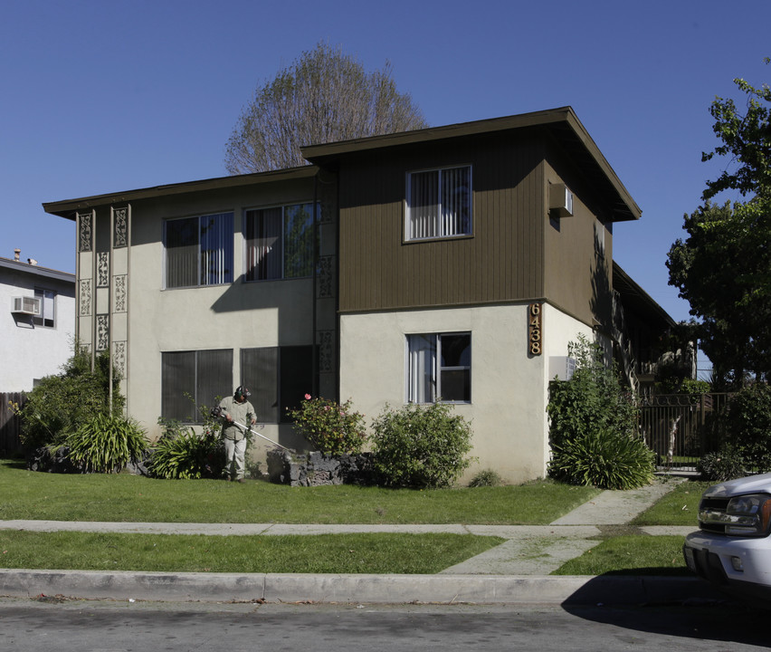 6438 Shirley Ave in Reseda, CA - Building Photo