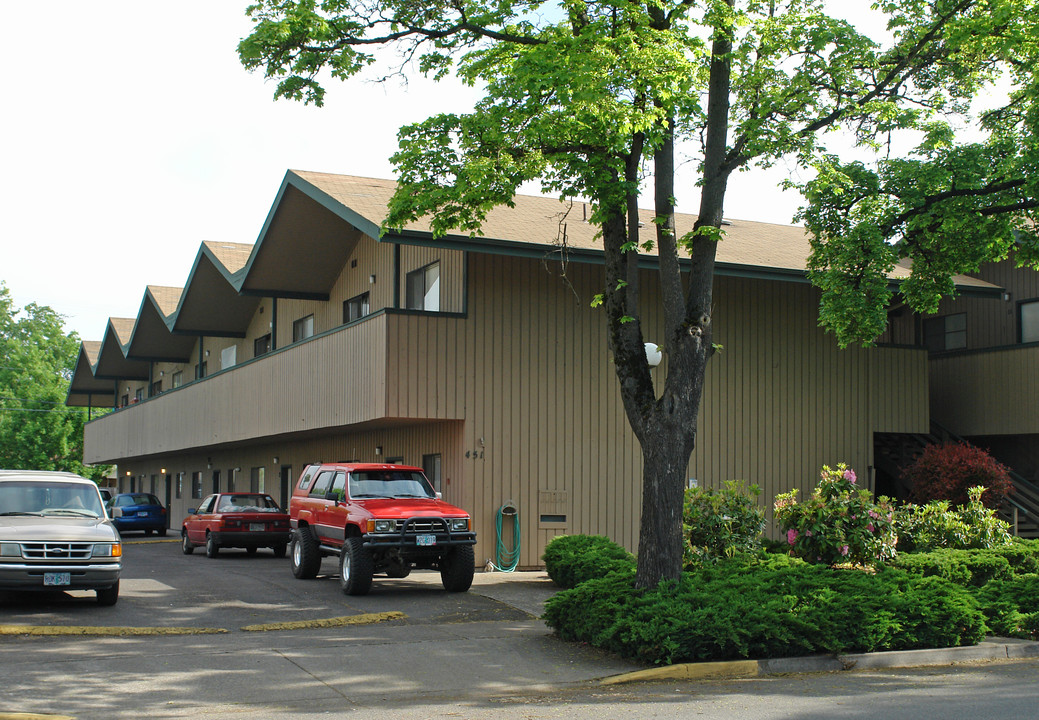 451 W 13th Ave in Eugene, OR - Building Photo