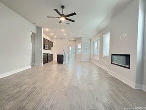 9425 Mattock, Unit I103 in San Antonio, TX - Building Photo - Building Photo