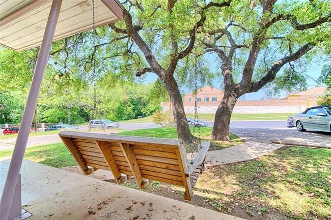 403 W Elizabeth St in Austin, TX - Building Photo - Building Photo