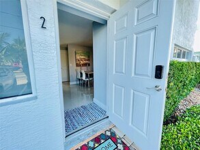 1705 N Riverside Dr, Unit 2 in Pompano Beach, FL - Foto de edificio - Building Photo