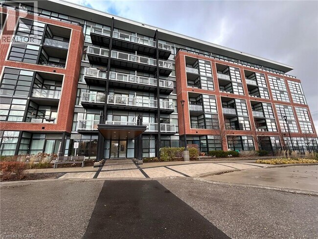 15 Prince Albert Blvd in Kitchener, ON - Building Photo - Building Photo