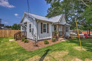 107 Robinson Ave in Carrollton, GA - Building Photo