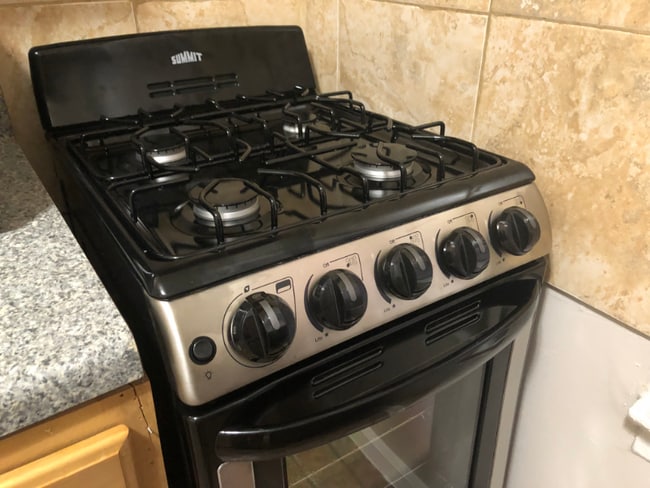 165 W 48th St, Unit 1 in Bayonne, NJ - Foto de edificio - Building Photo