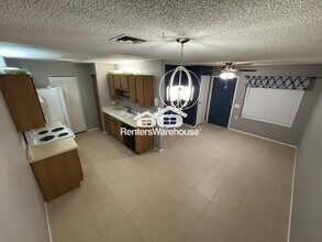 14300 W Bell Rd in Surprise, AZ - Foto de edificio - Building Photo