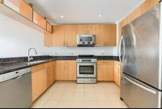 1 SHORE Ln in Jersey City, NJ - Building Photo - Building Photo