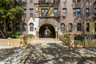 555 Ovington Ave in Brooklyn, NY - Building Photo