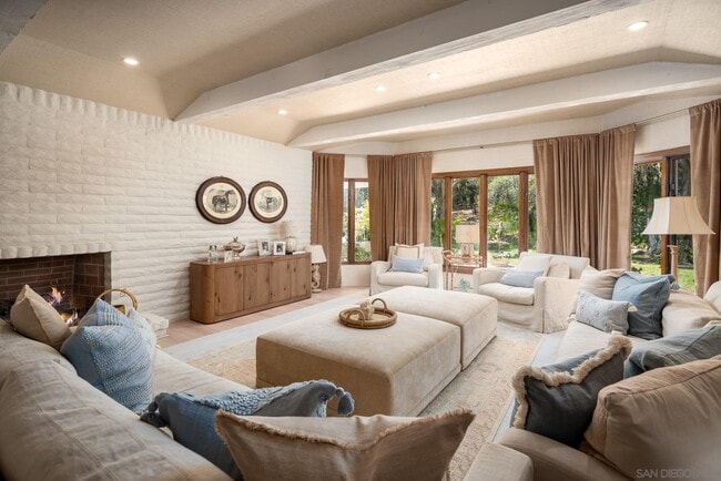 17310 Calle Mayor in Rancho Santa Fe, CA - Building Photo - Building Photo