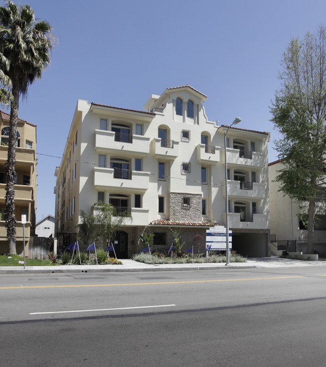 Residential Condominium in Studio City, CA - Building Photo - Building Photo