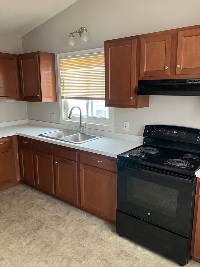 222 W Molloy Rd in Mattydale, NY - Building Photo - Building Photo