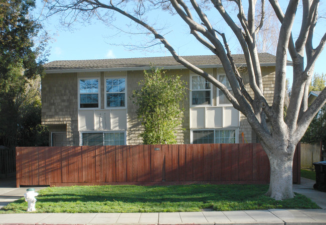 1249 W Washington Ave in Sunnyvale, CA - Building Photo - Building Photo