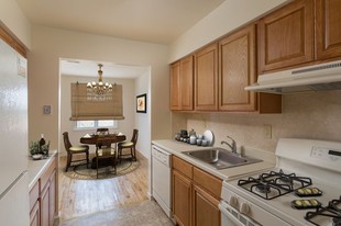 Linwood Village in Verona, NJ - Building Photo