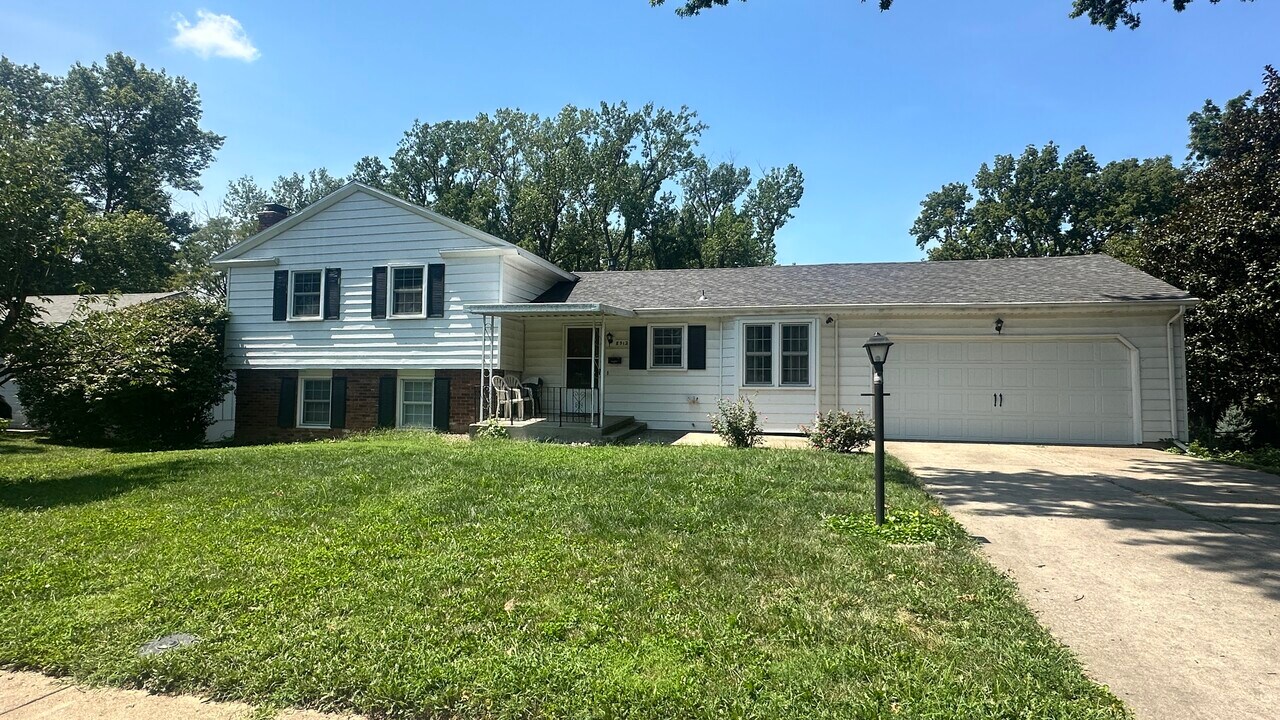 8912 Riley St in Overland Park, KS - Foto de edificio