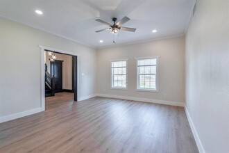 818 S Travis St in Sherman, TX - Building Photo - Building Photo