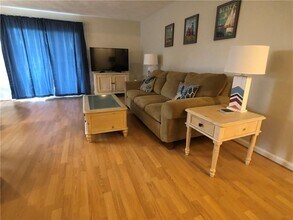 130 Purgatory Rd in Middletown, RI - Building Photo - Building Photo