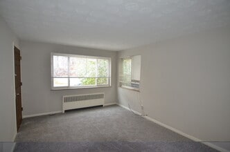 6420 Fairhurst Ave, Unit 3 in Cincinnati, OH - Foto de edificio - Building Photo