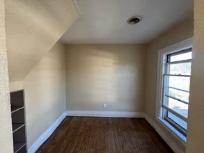 26 Sherwood St, Unit Upper in Buffalo, NY - Building Photo - Building Photo