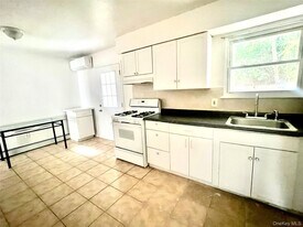 92 Sheffield Dr in Middletown, NY - Building Photo