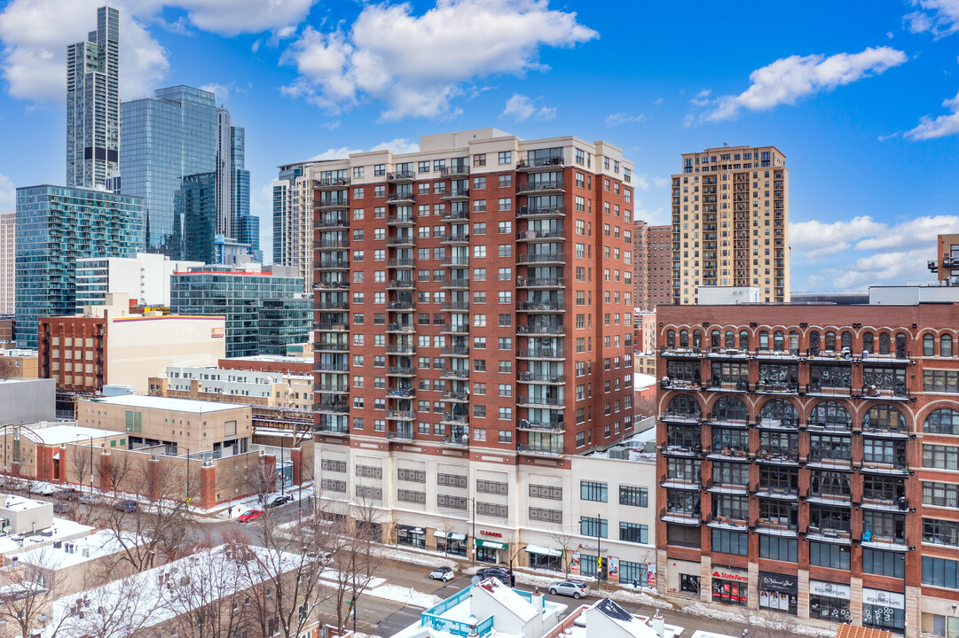 One East 14th Place in Chicago, IL - Building Photo