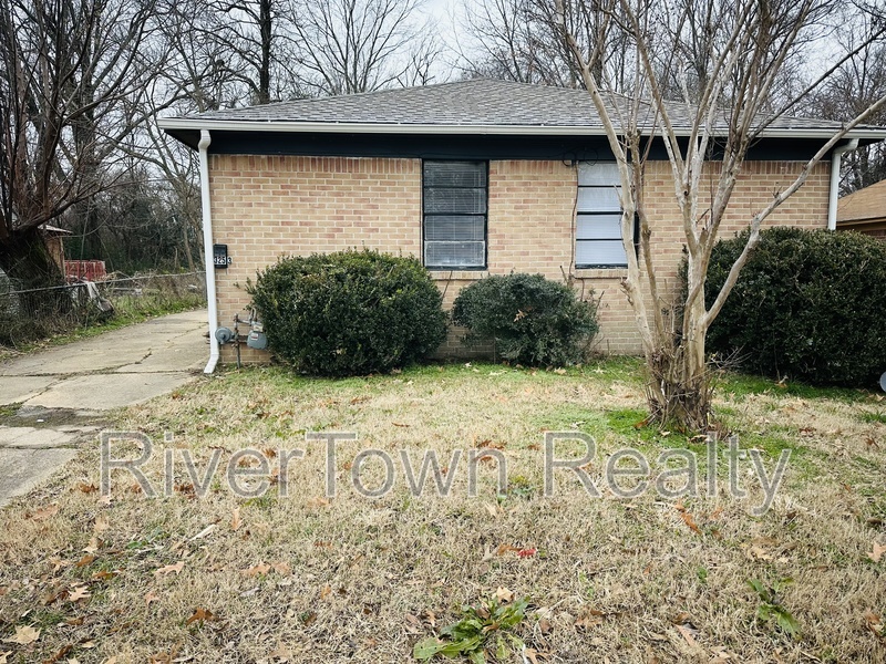 3253 Ford Rd in Memphis, TN - Building Photo