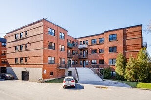 5612 Decelles Av in Montréal, QC - Building Photo