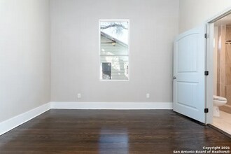 134 Paul St in San Antonio, TX - Foto de edificio - Building Photo