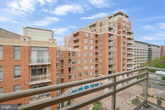 3650 S Glebe Rd in Arlington, VA - Building Photo - Building Photo