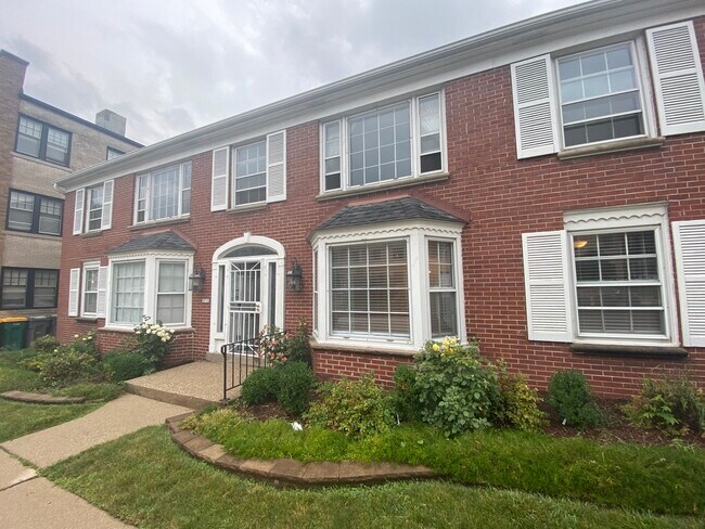 3715 N Oakland Ave, Unit 4
