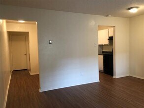 222 N Center St in Grand Prairie, TX - Building Photo - Building Photo